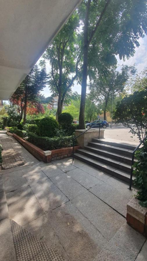 Retiro Studio Madrid Luaran gambar